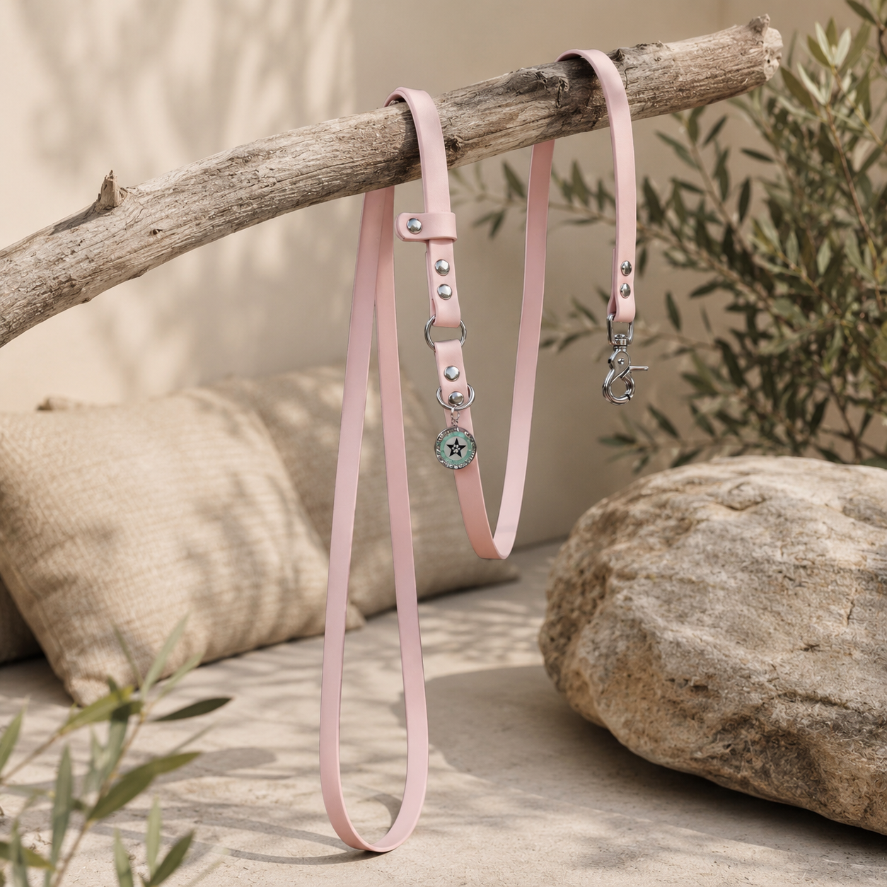 Laisse bandoulière chien rose 16mm TPU waterproof faite main à Marseille — l'Atelier du Chien Français