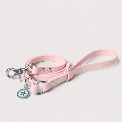 Laisse classique pour chien rose baby pink 16mm waterproof fait main à Marseille — l'Atelier du Chien Français
