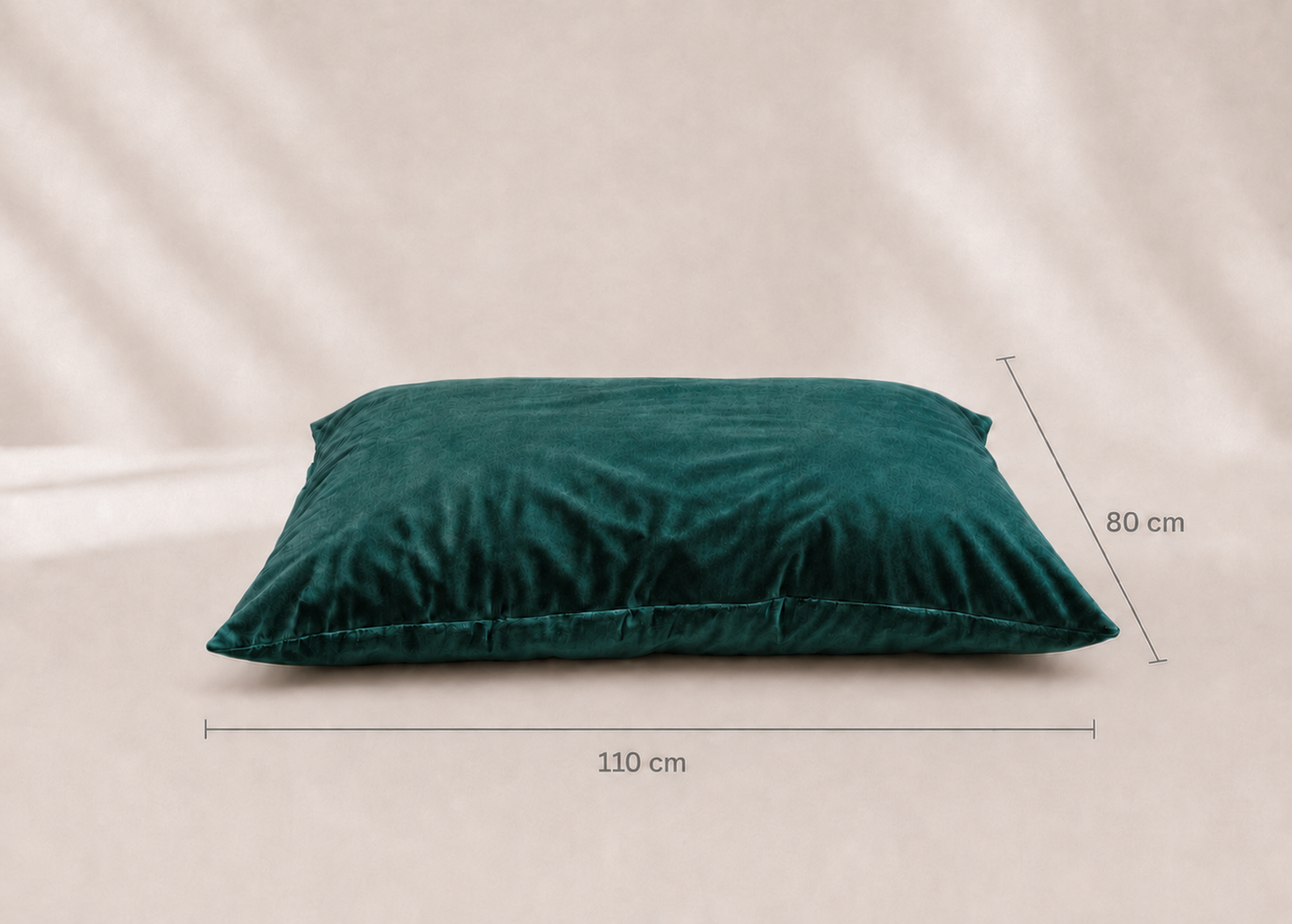 Housse de rechange officielle couleur vert sapin en 110cm par 80cm pour le Coussin Signature "Lili" L'atelier du Chien Français. Velours premium fait main à Marseille