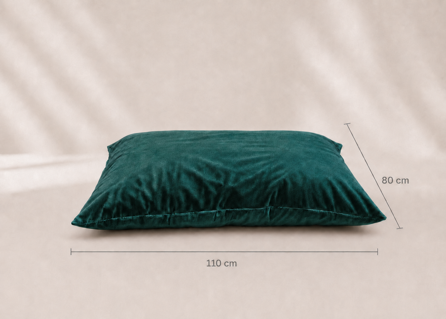 Housse de rechange officielle couleur vert sapin en 110cm par 80cm pour le Coussin Signature "Lili" L'atelier du Chien Français. Velours premium fait main à Marseille