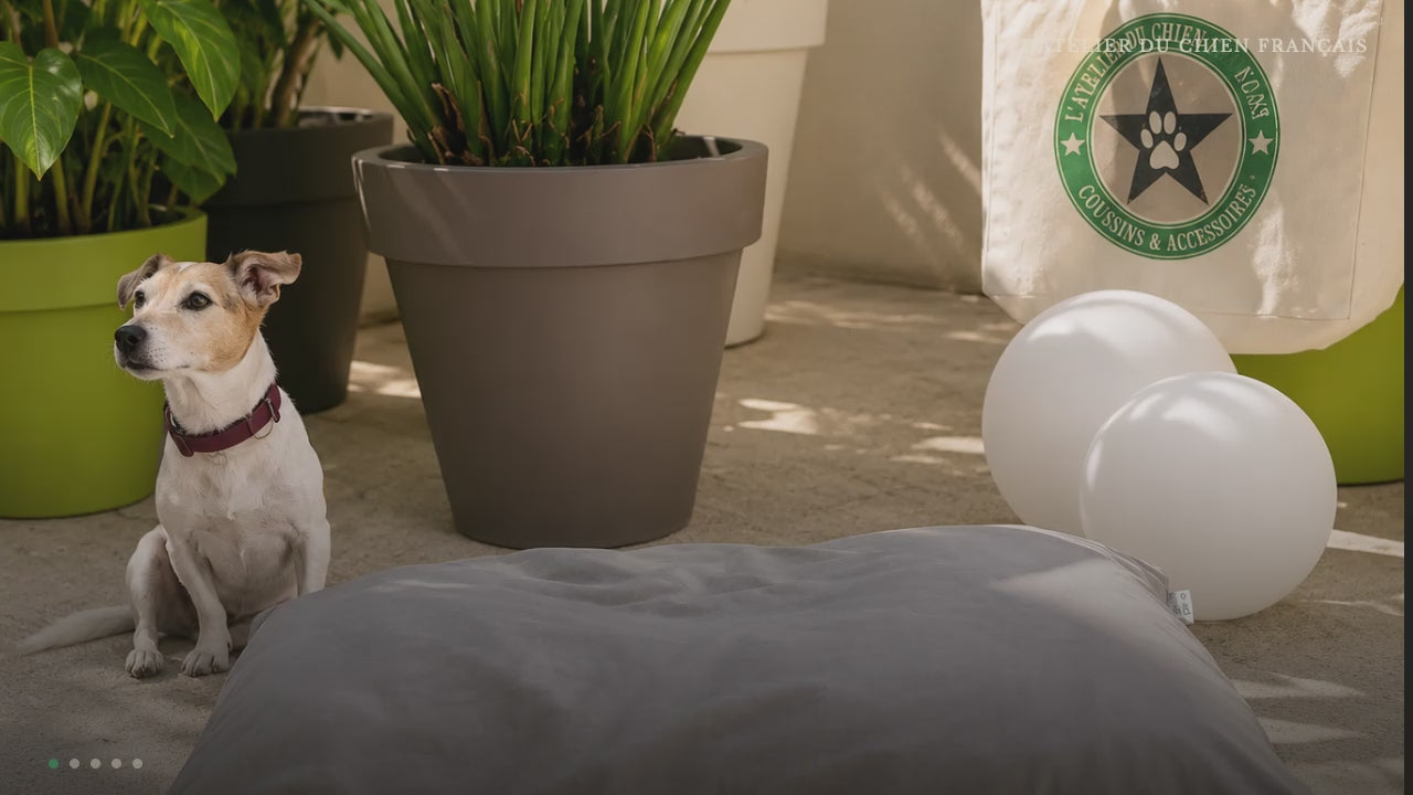 Charger la vidéo : Compactage du coussin premium "lili" fait main à Marseille 